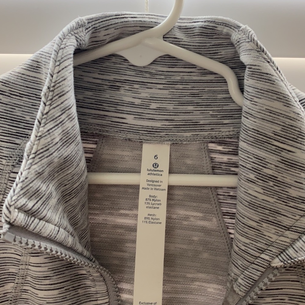 Lulu Lemon Define Jacket size 6
